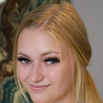 McKenzie Mae Biography